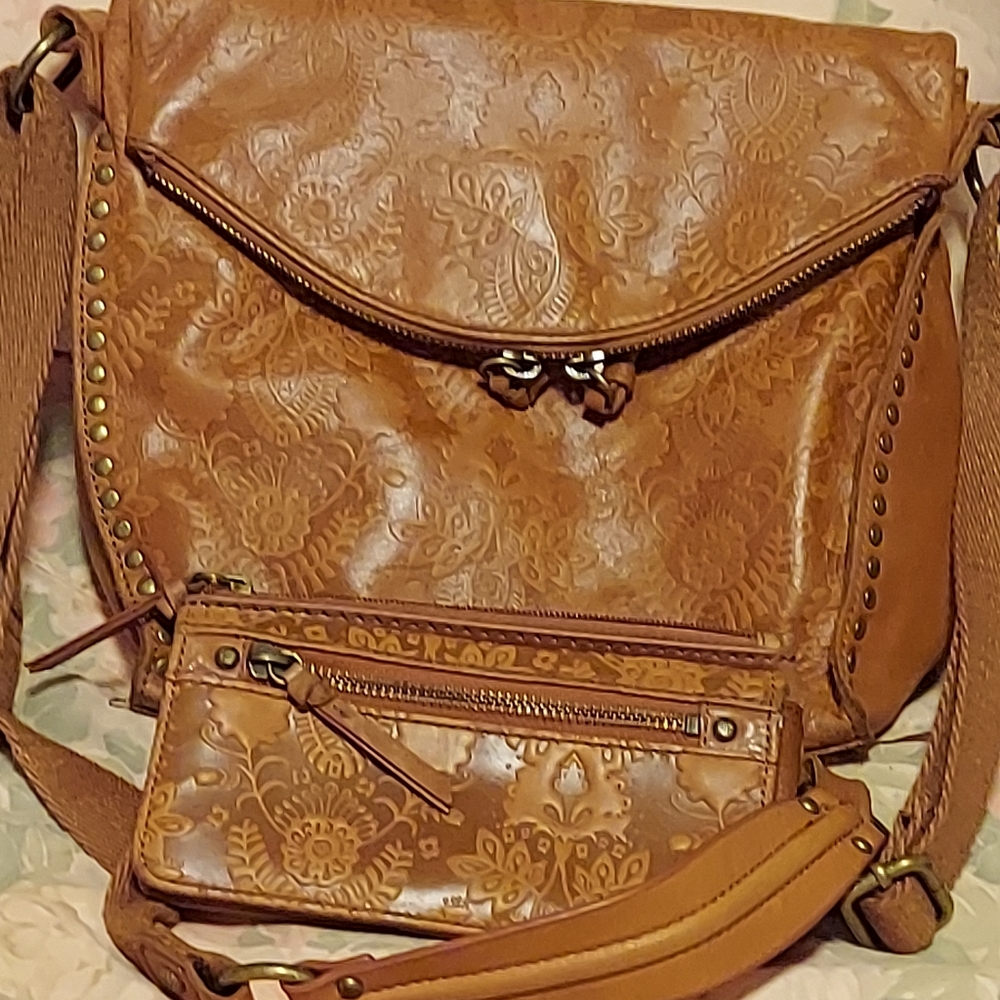 THE SAK TOOLED LEATHER CROSSBODY W/WALLET